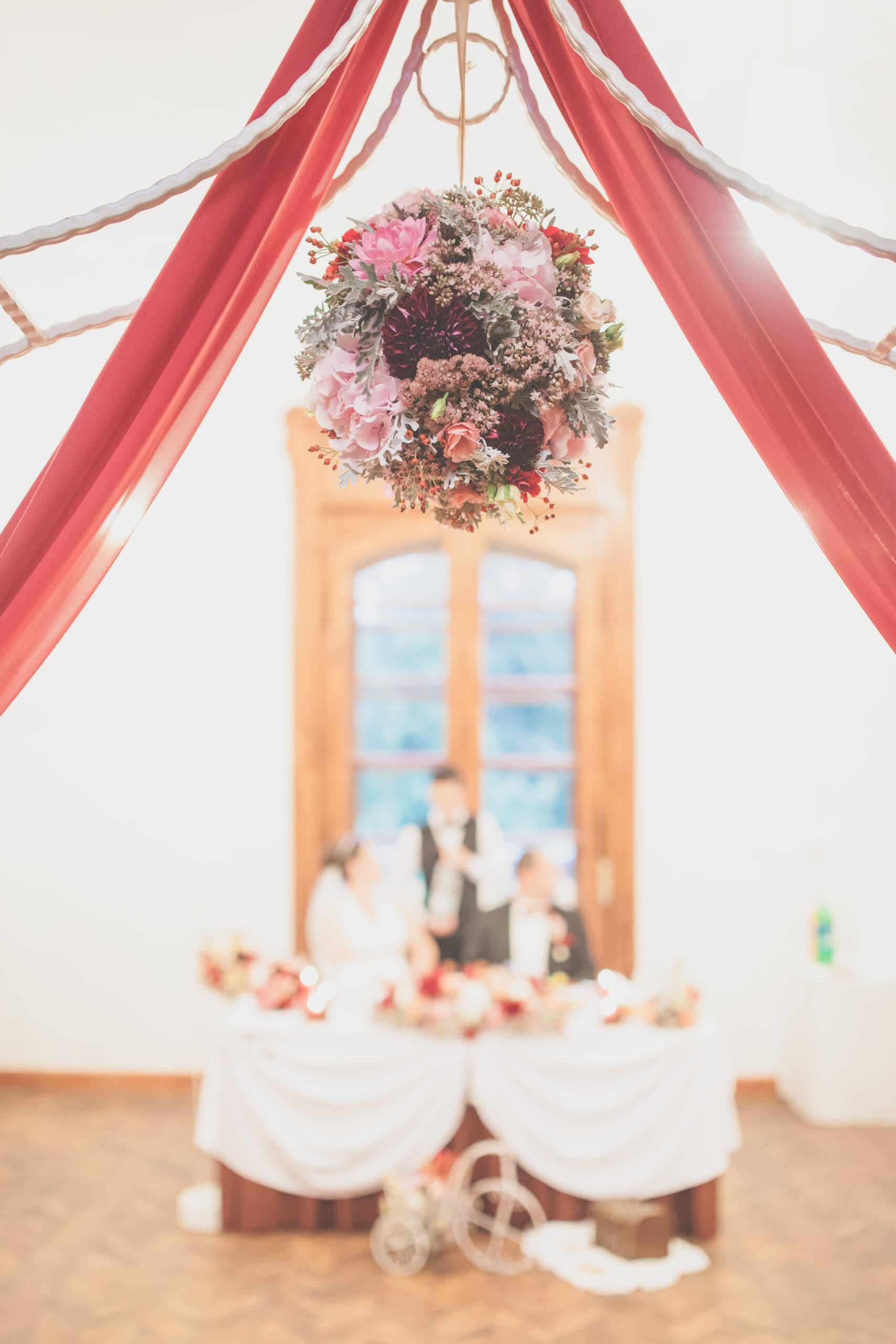 Poza, foto cu Flori de nunta arcada, decor sala in Arad, Timisoara, Oradea (wedding flowers, bouquets) nunta Arad, Timisoara, Oradea